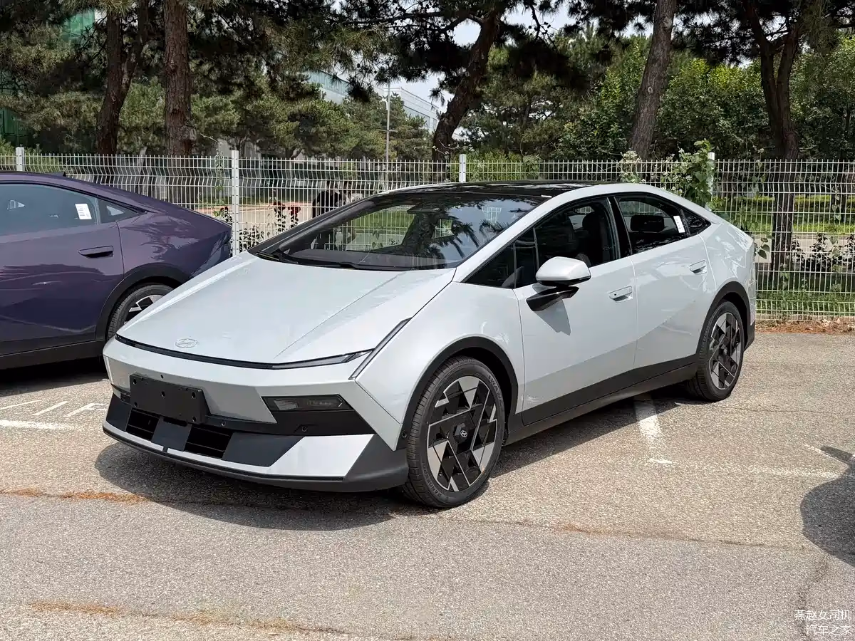 hyundai ioniq v