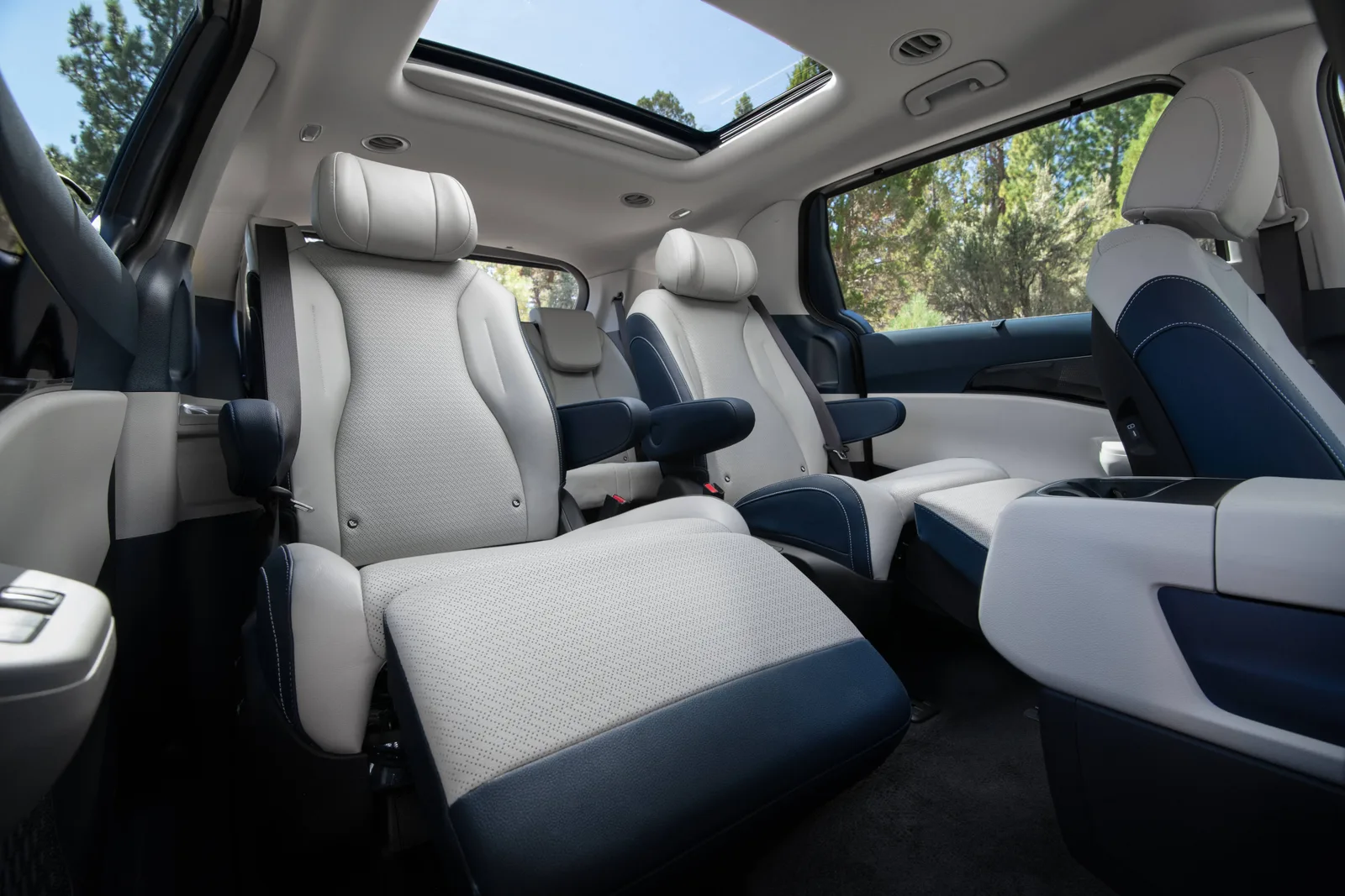 2027 Kia Carnival Adds Captain’s Chairs to Key Trims: Full Pricing and Updates
