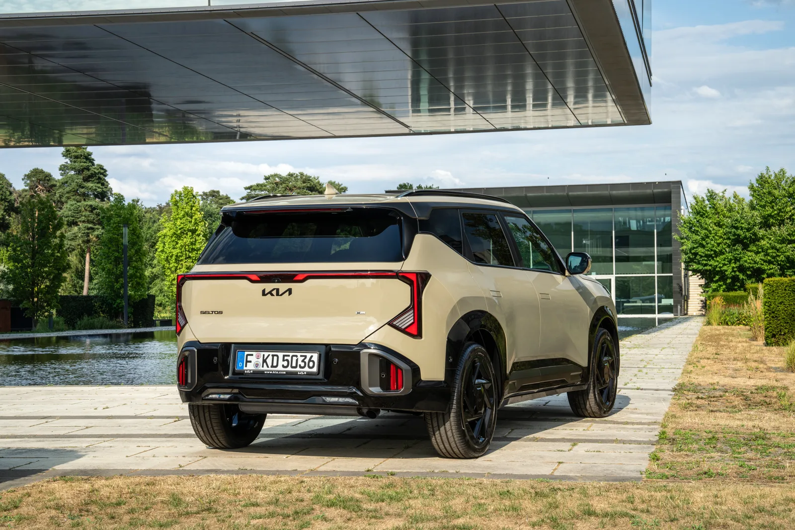 Kia Seltos Makes European Debut, Unveiling New 1.6 Hybrid Engine and First-Ever E-AWD