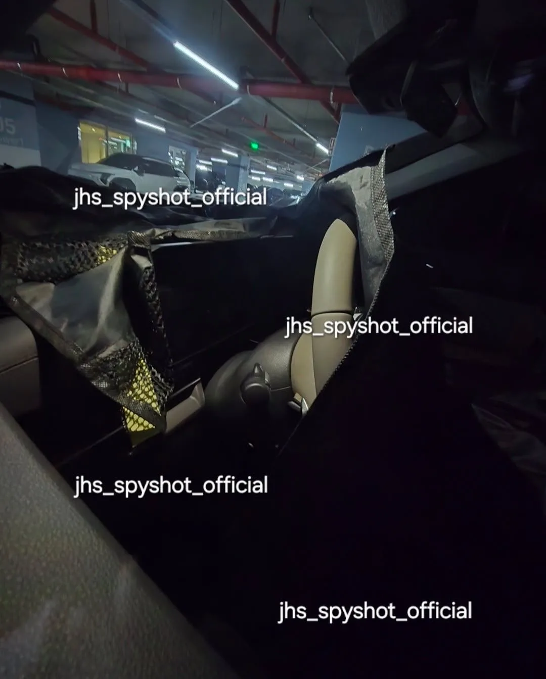 Kia Carnival second facelift prototype dashboard and steering wheel
