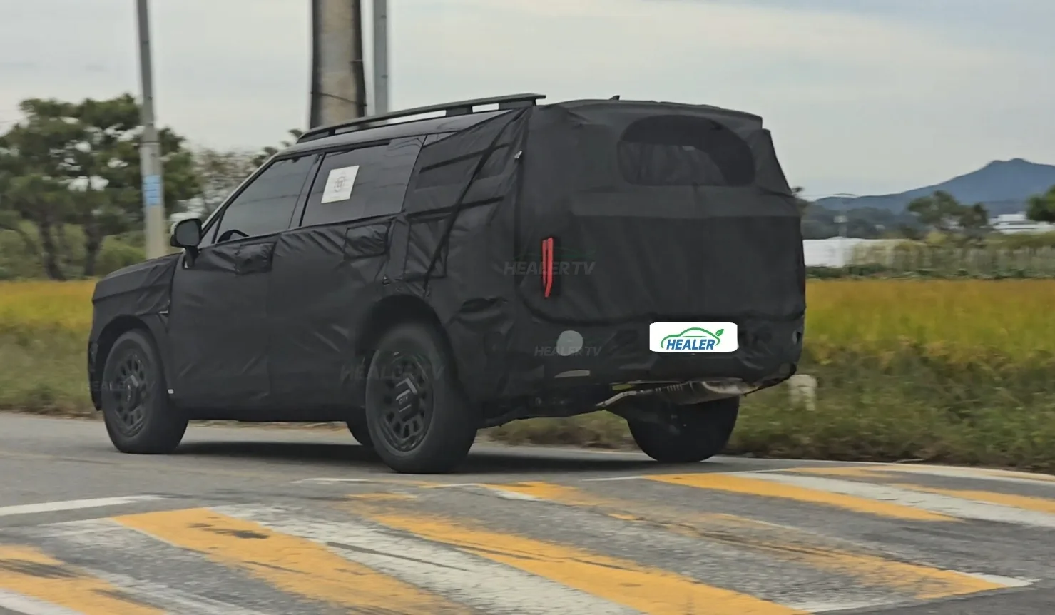 Refreshed Hyundai Santa Fe XRT Spied Ready for Production