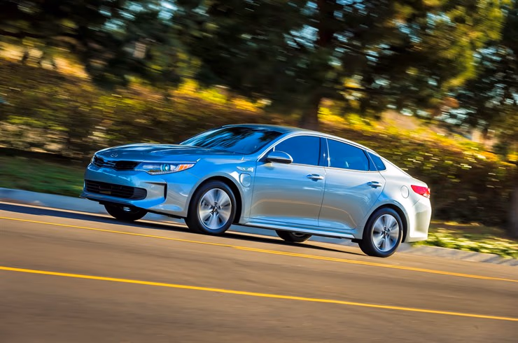 Kia Motors Debuts 2017 Optima Plug-in Hybrid