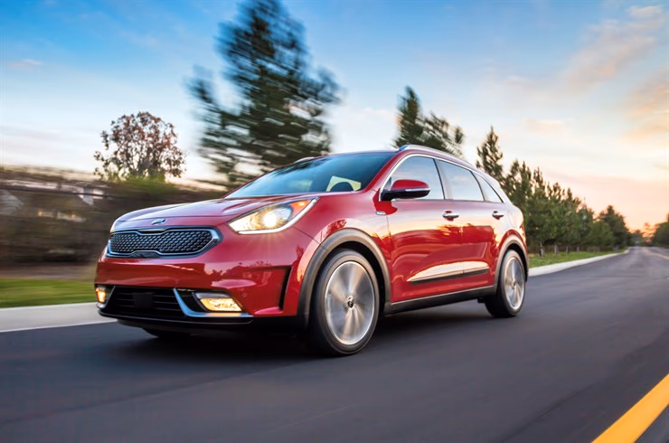 Kia Motors Unveils 2017 Niro Hybrid at Chicago Autoshow