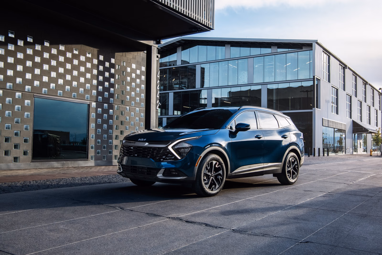 US-spec Sportage Hybrid Debuts at LA